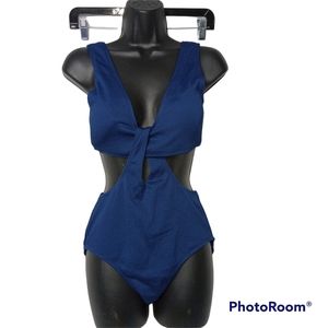Nwot Venus Monokini with Keyhole accent